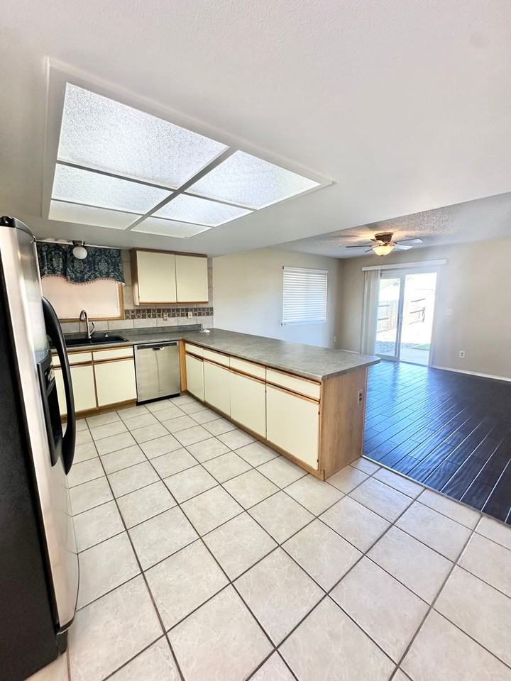 1582 Sausalito Dr - Photo 3 of 26