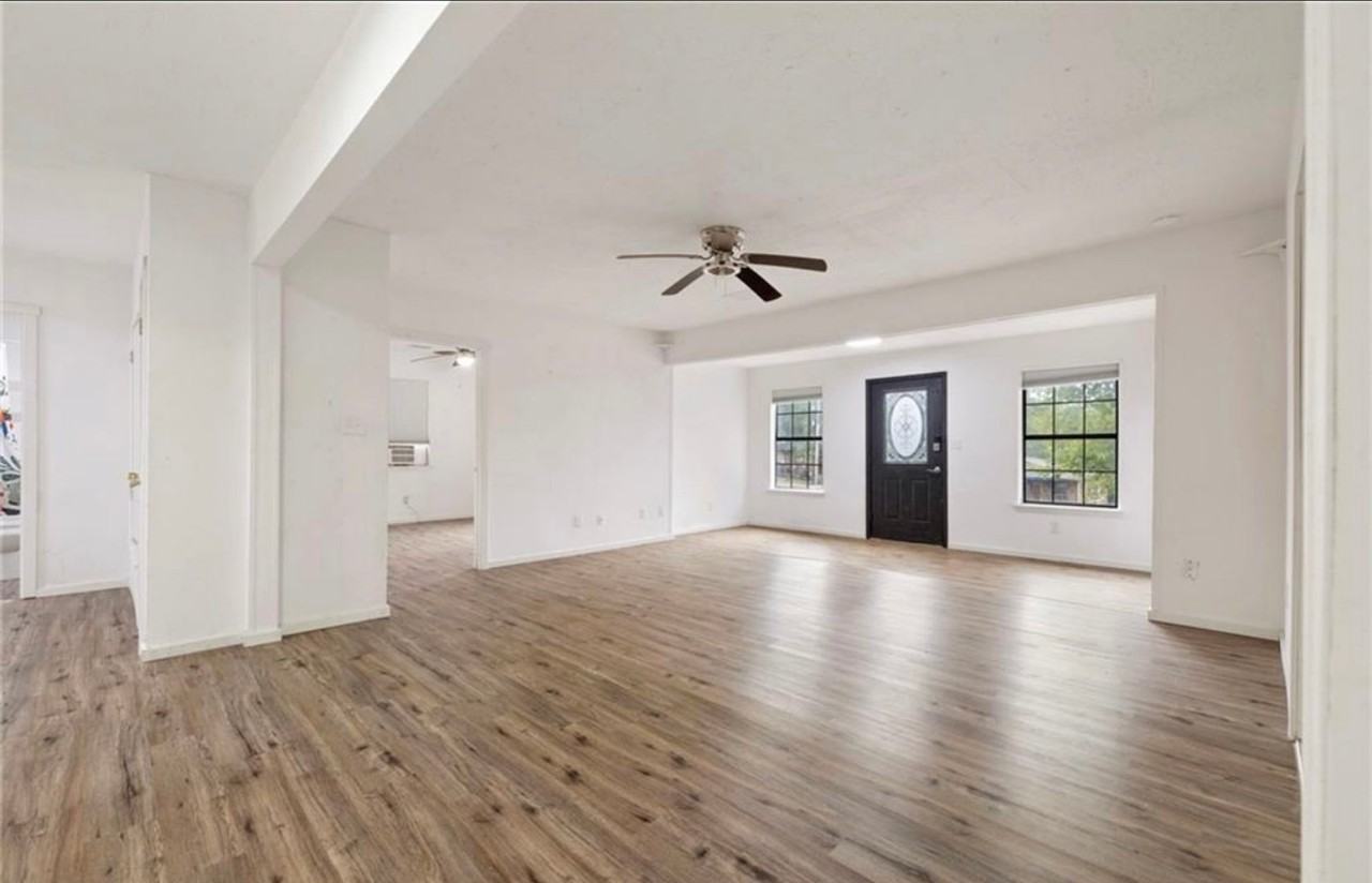 301 Franklin St - Photo 2 of 8