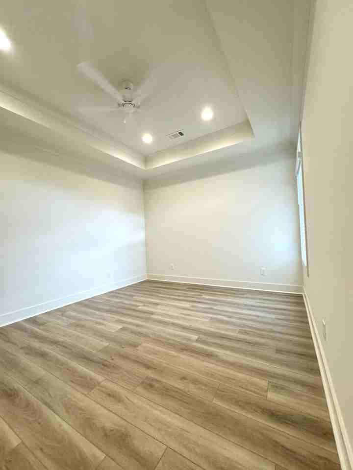 1112 Runningvine Ln - Photo 4 of 9