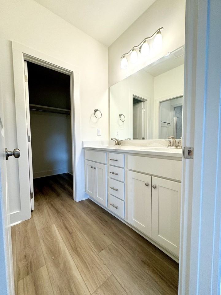1112 Runningvine Ln - Photo 7 of 9