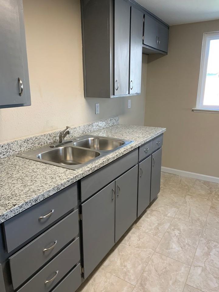 1717 Hickory Ave - Photo 2 of 13