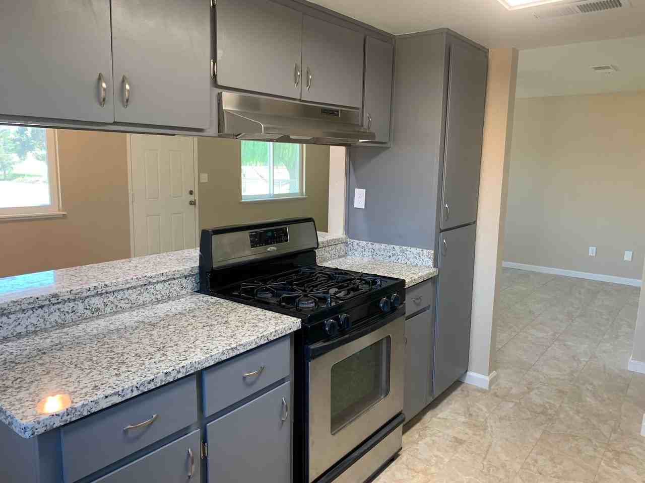 1717 Hickory Ave - Photo 3 of 13