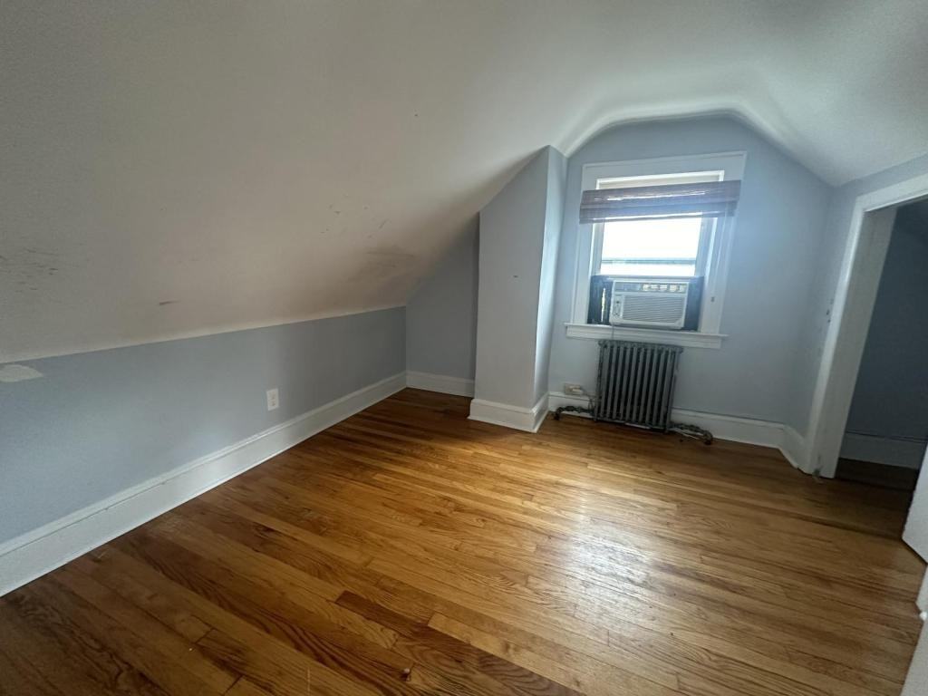 44 White Plains Ave - Photo 3 of 13