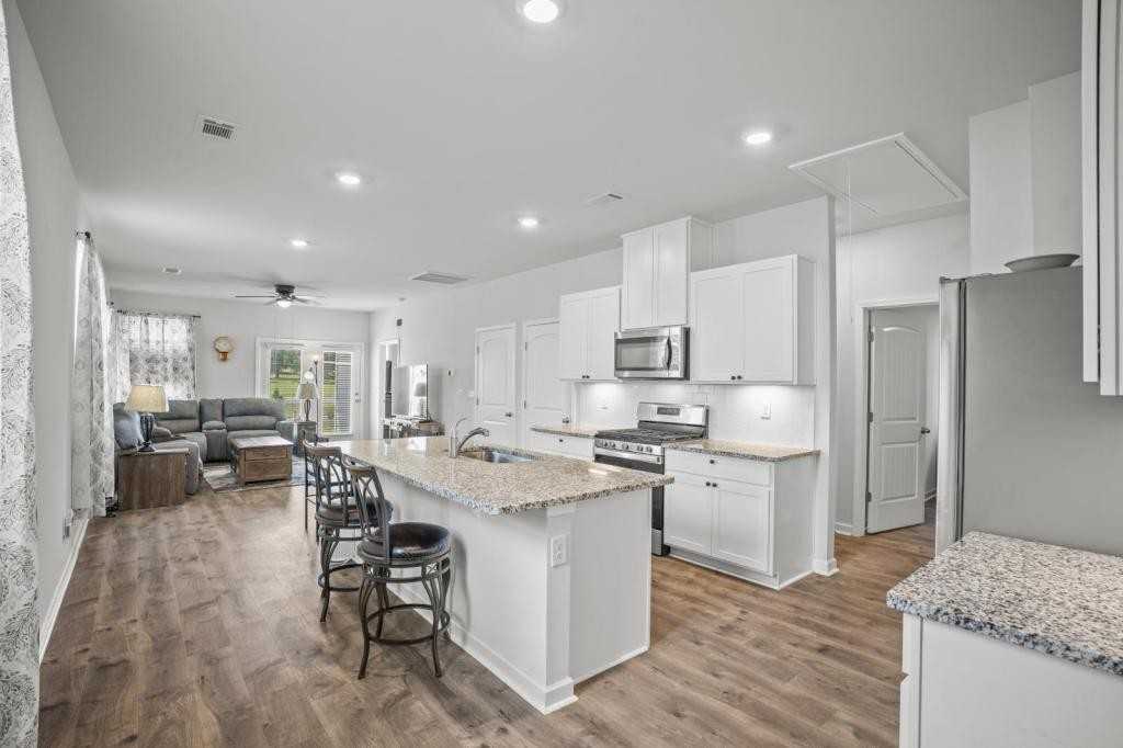 2448 Quinn Dr - Photo 3 of 18