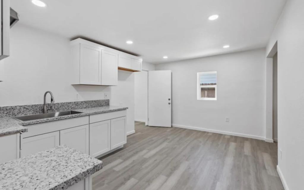 1720 Liberty St - Photo 4 of 8