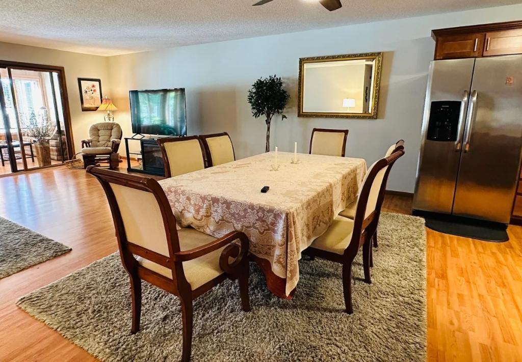 140 Riverside Dr - Photo 3 of 7