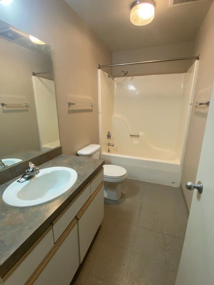 Harney Street Apartments in the Old Market - Photo 4 of 21