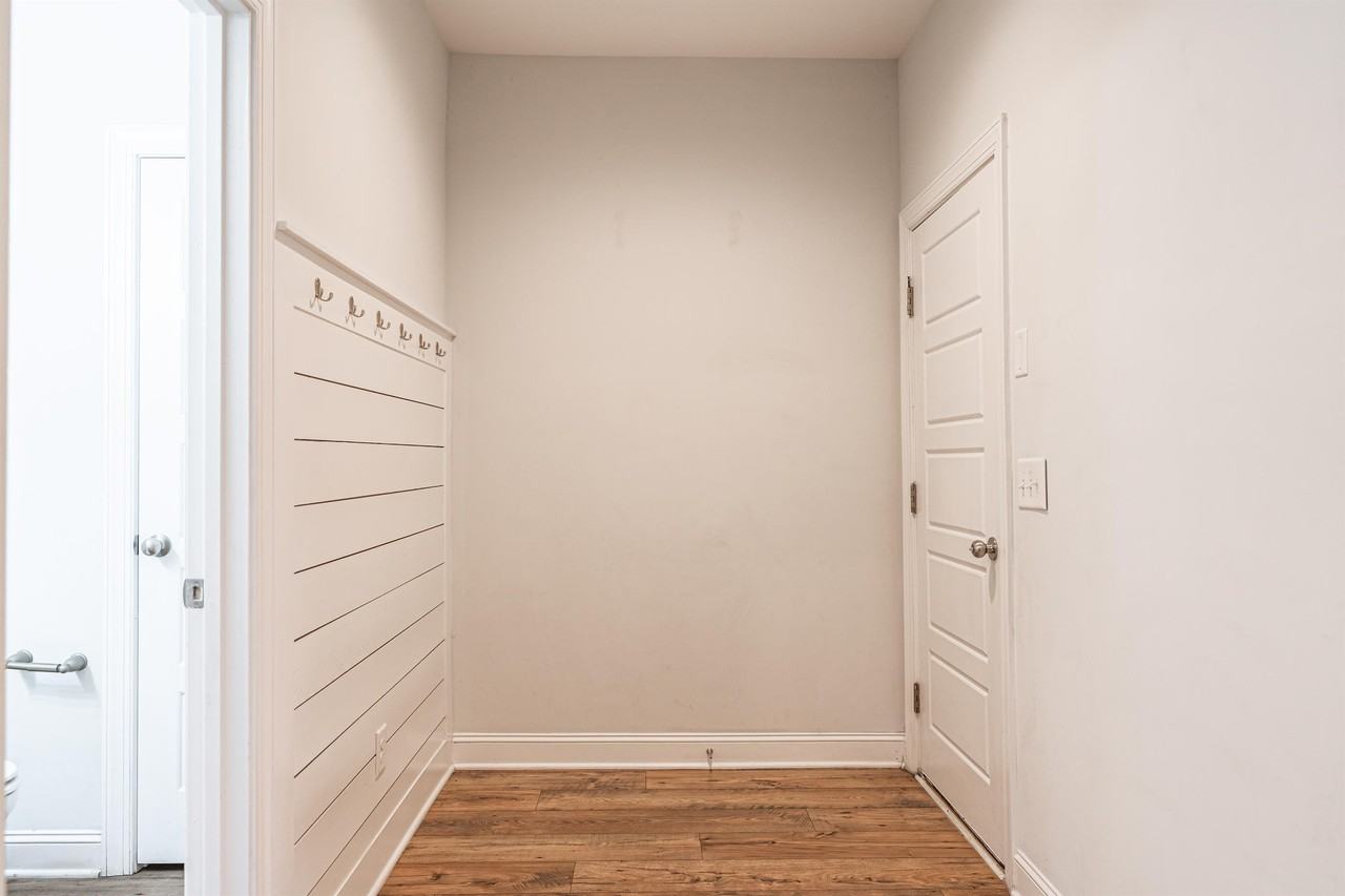 515 Goldenleaf Cir - Photo 2 of 22