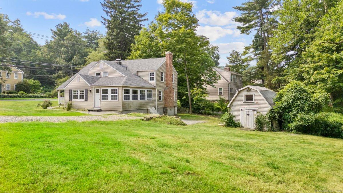 2 Yorkshire Ln - Photo 2 of 25