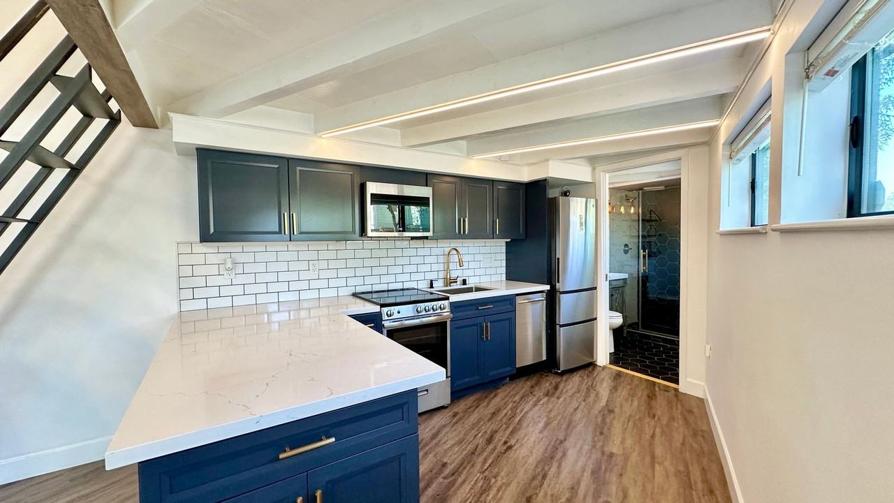 6029 Market St - Photo 5 of 11