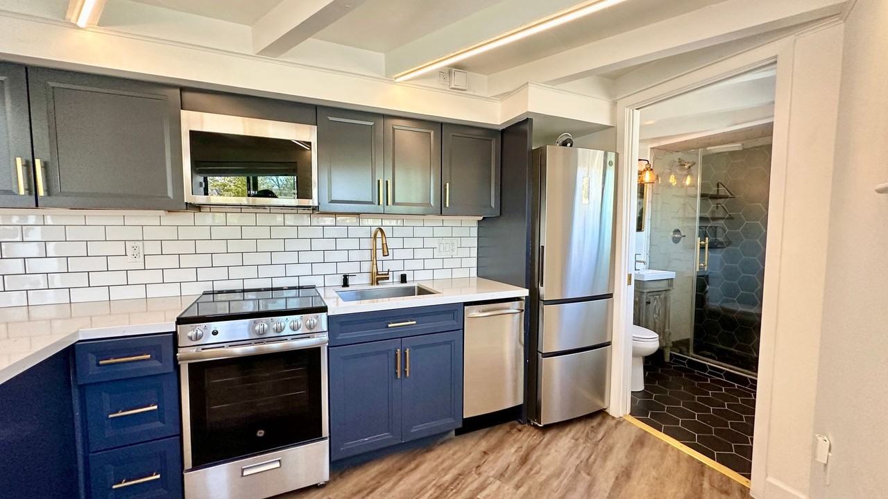 6029 Market St - Photo 6 of 11