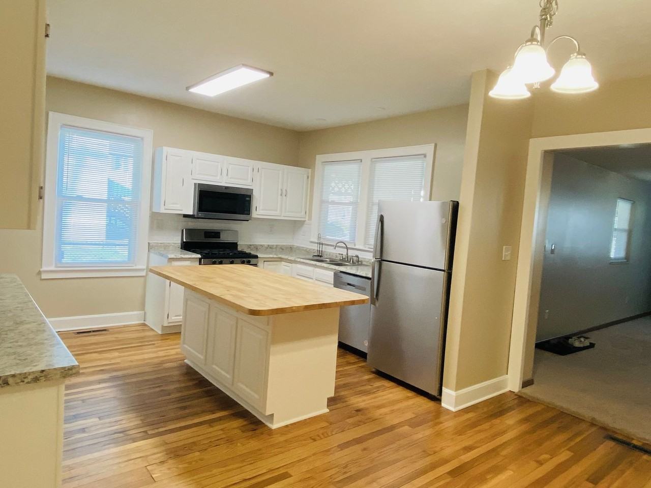 2424 Dudley Avenue - Photo 3 of 21