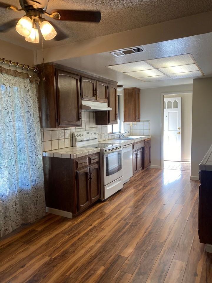 2998 Sequoia Dr - Photo 3 of 14