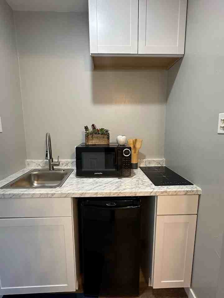 Clean, updated unit with utilities included - Photo 4 of 7