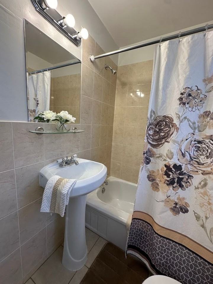 Clean, updated unit with utilities included - Photo 5 of 7