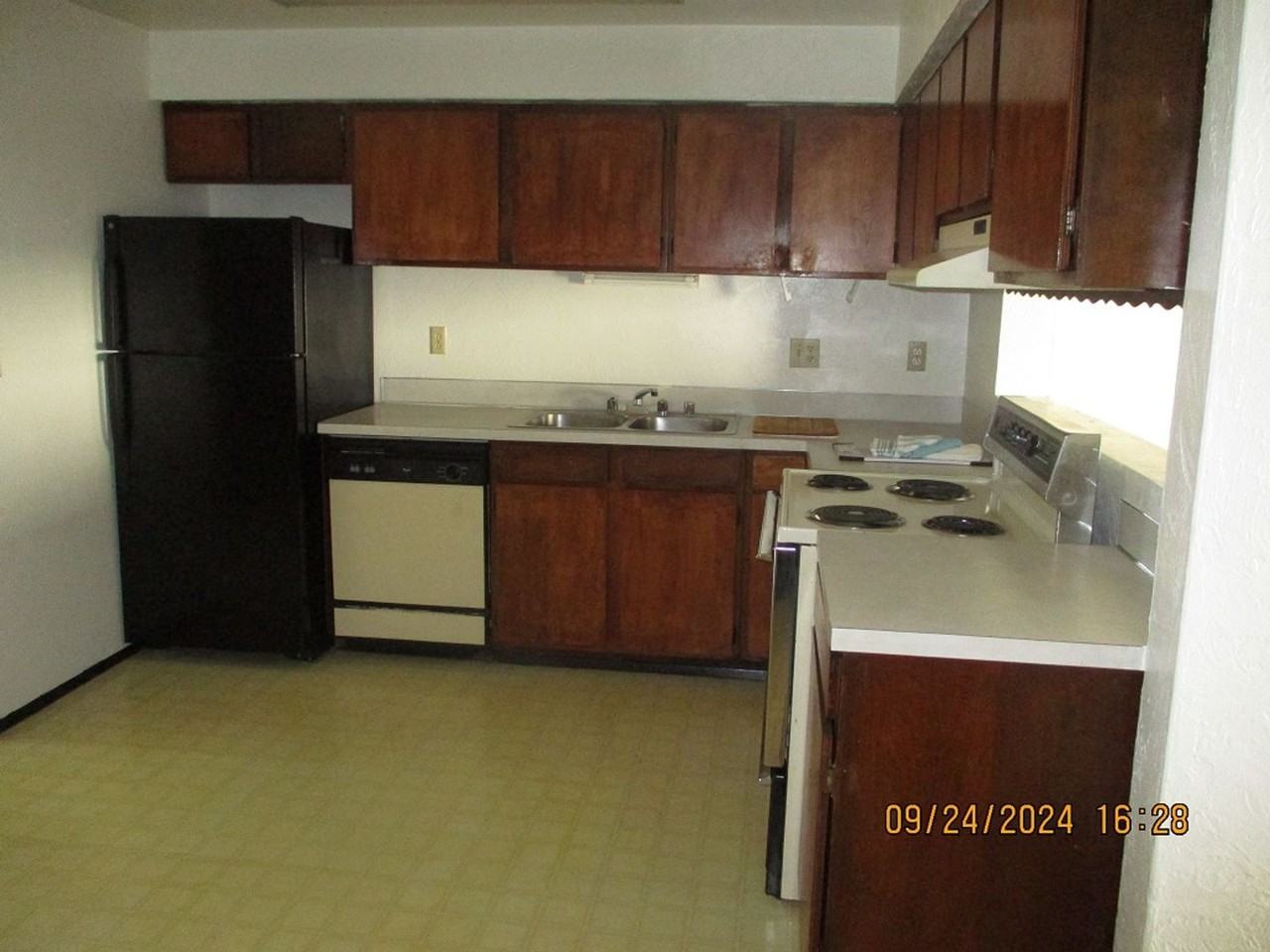 1122 Ruby Ct - Photo 3 of 12