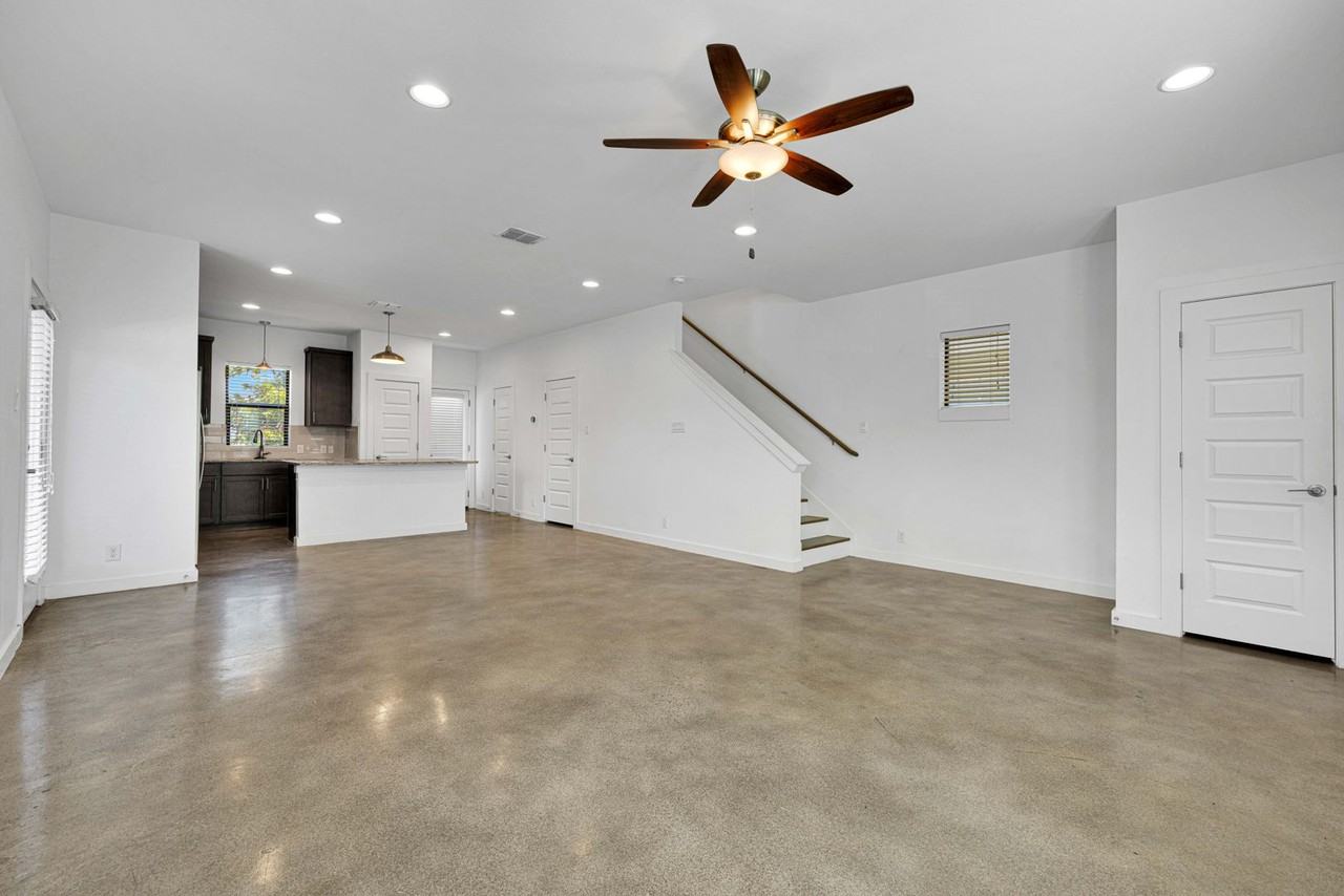 1162 N Olive St - Photo 5 of 29