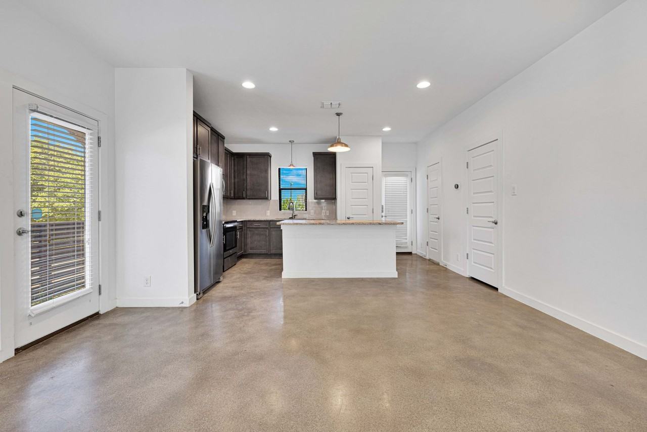 1162 N Olive St - Photo 6 of 29