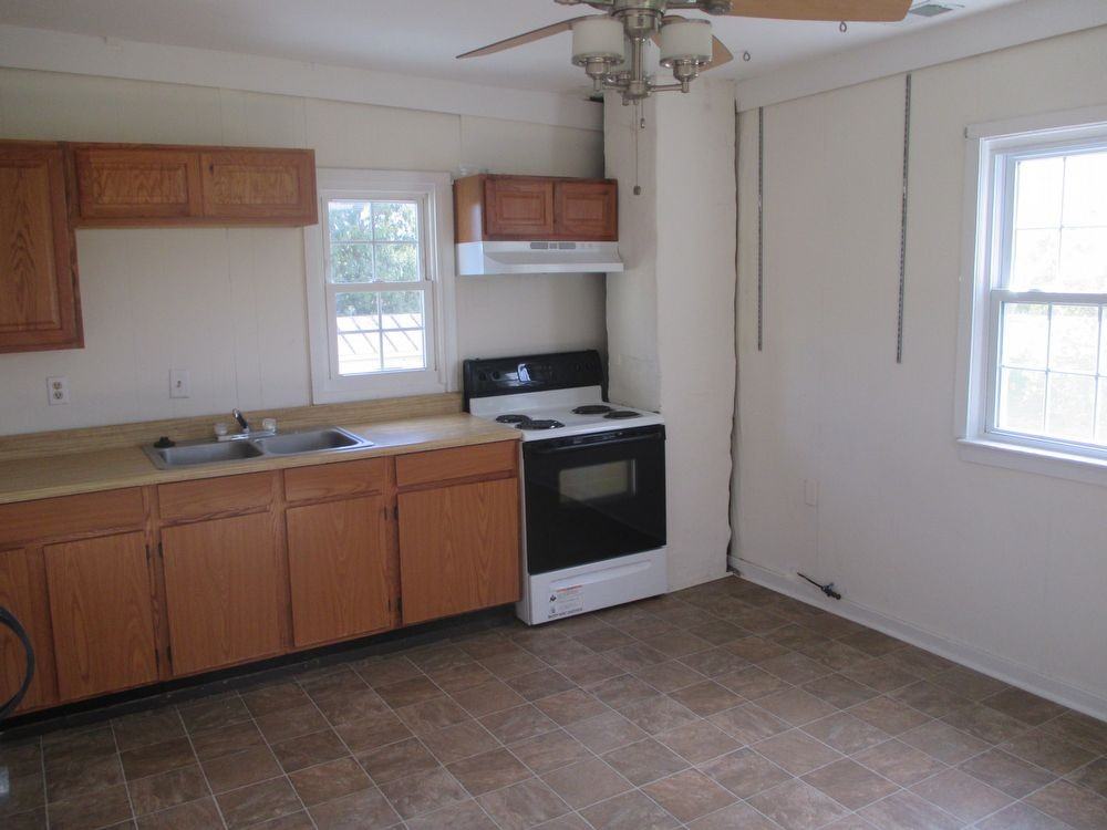 11154 Remington Rd - Photo 2 of 7