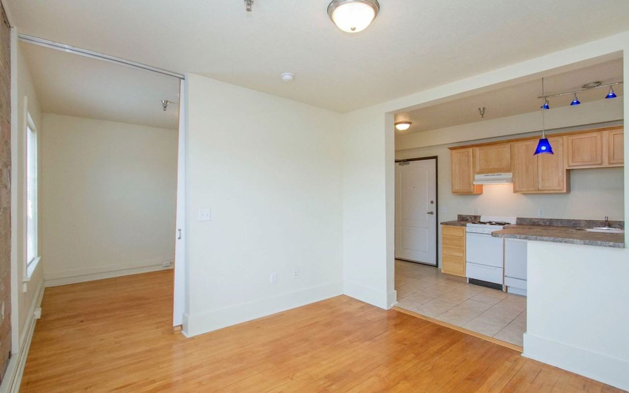 Suites on Lincoln Way - Photo 3 of 18