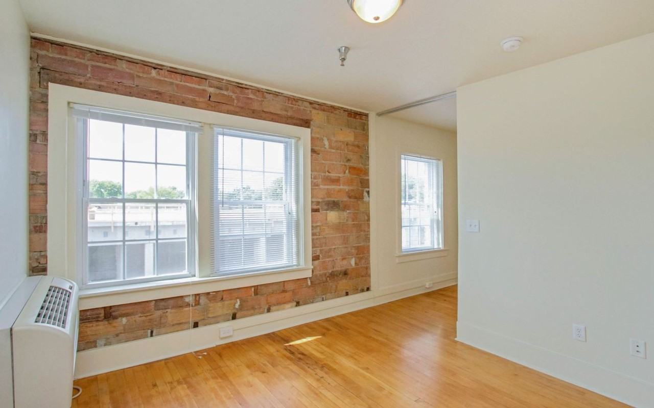 Suites on Lincoln Way - Photo 4 of 18