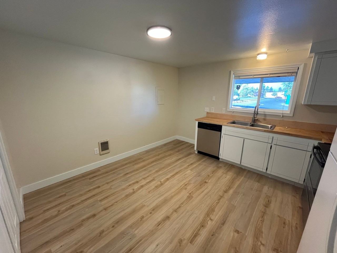732 Se 5th St - Photo 4 of 16