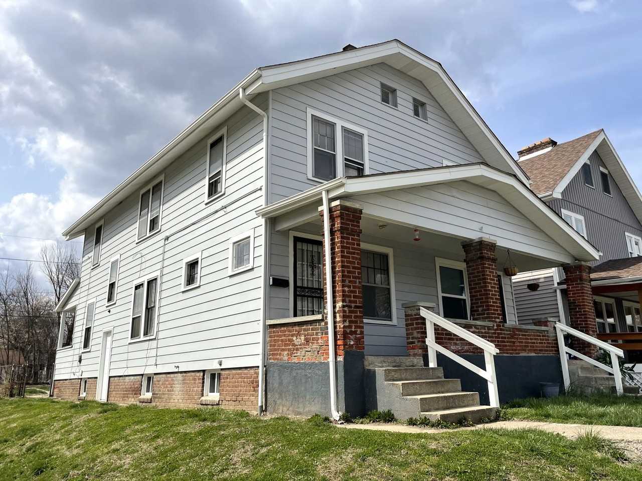 801 Seymour Avenue - Photo 2 of 33