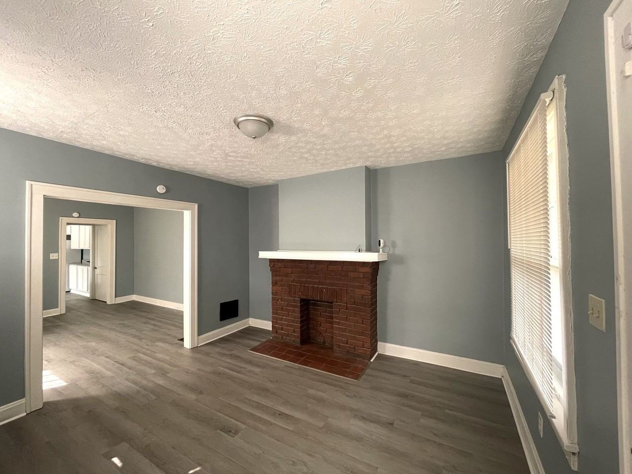 801 Seymour Avenue - Photo 5 of 33