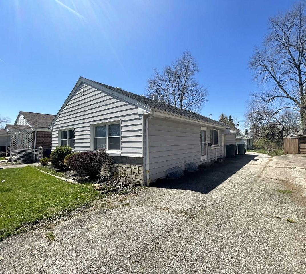 3137 Maize Road - Photo 2 of 27