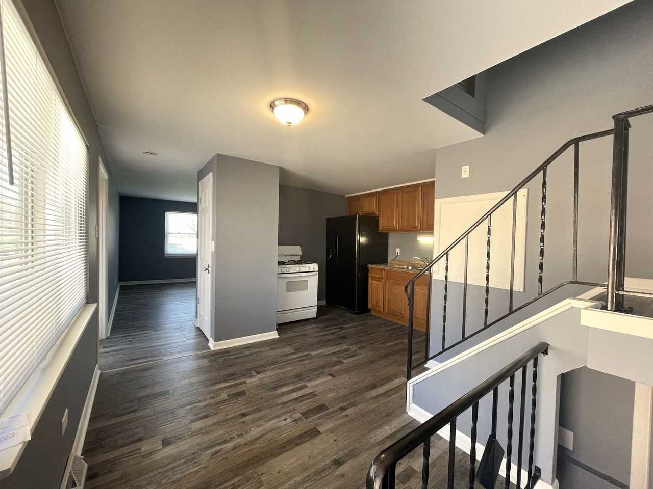 3137 Maize Road - Photo 4 of 27