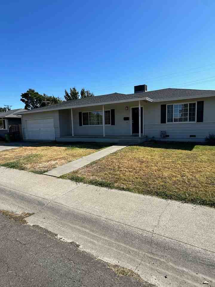 1020 W Cedar St - Photo 2 of 16