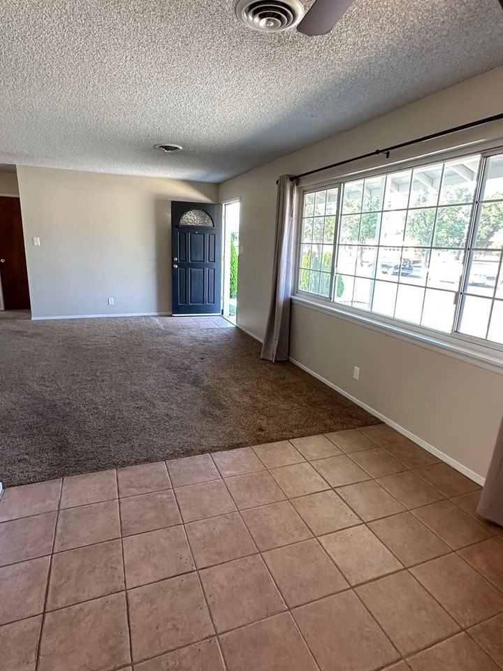 1020 W Cedar St - Photo 3 of 16