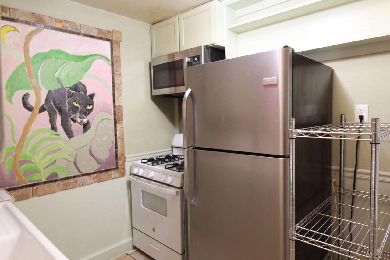 3107 Whitis Ave - Photo 5 of 24