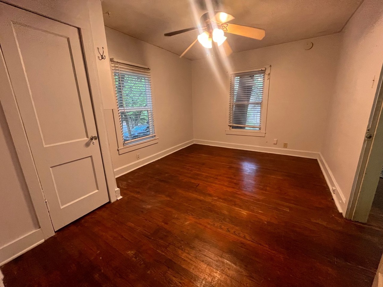3107 Whitis Ave - Photo 7 of 33