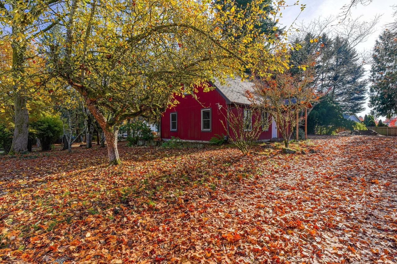 5115 Ne Issler St - Photo 3 of 18