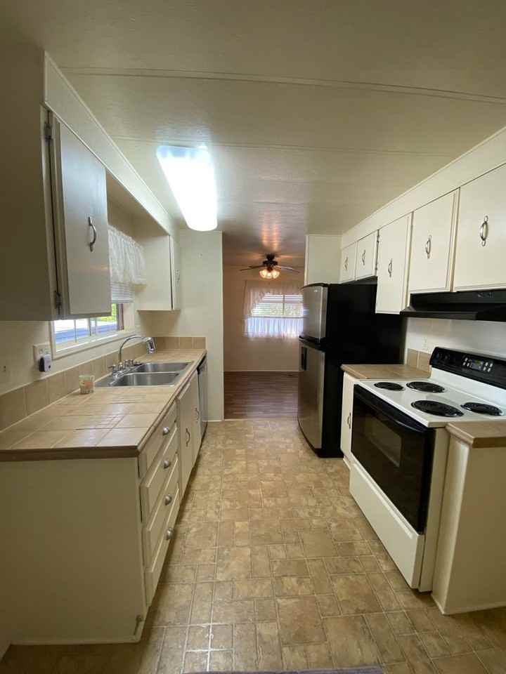 109 Greenbrier Dr - Photo 2 of 11