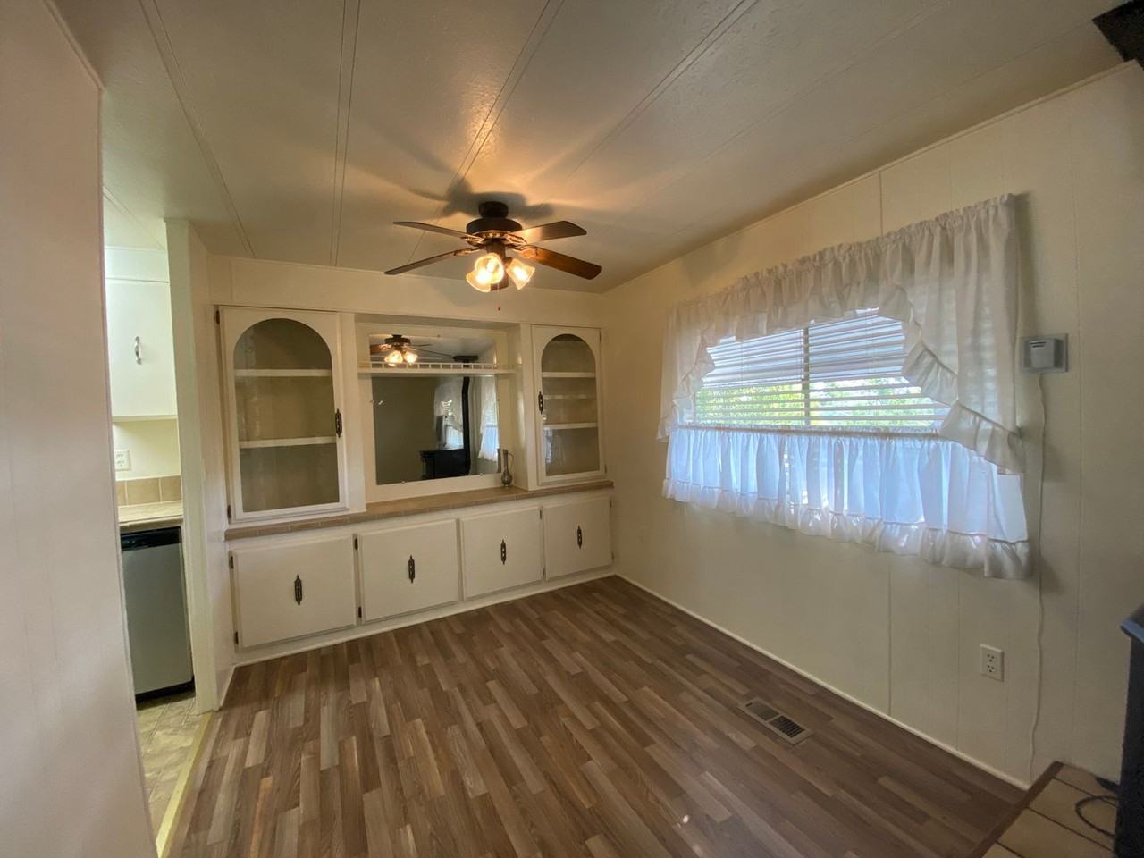 109 Greenbrier Dr - Photo 3 of 11