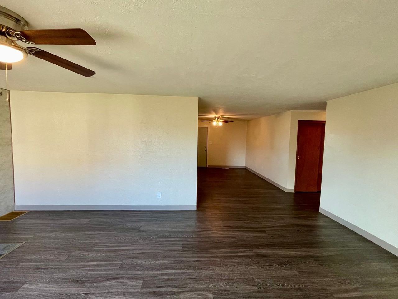 589 Sw Cedar St - Photo 2 of 27