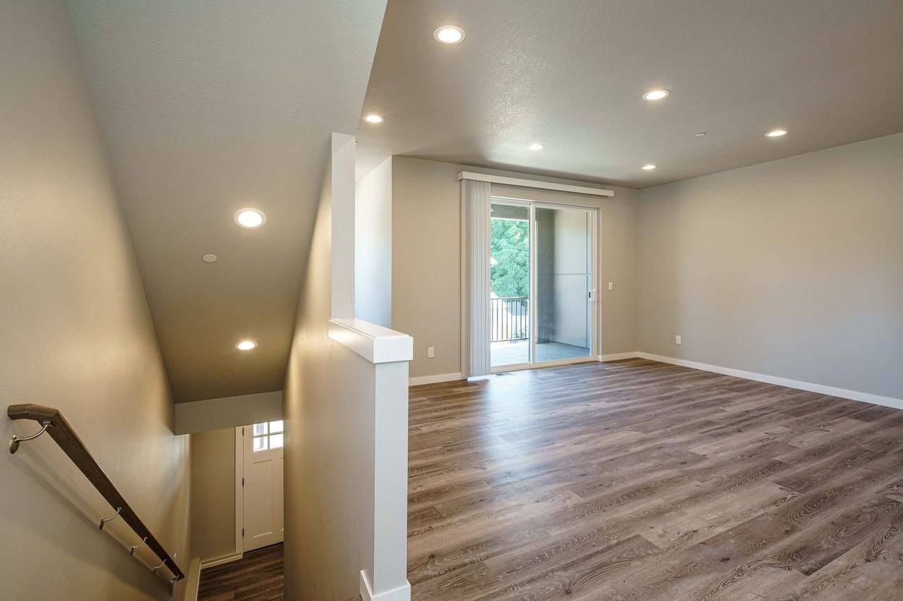 806 Nw 7th Ave - Photo 4 of 39