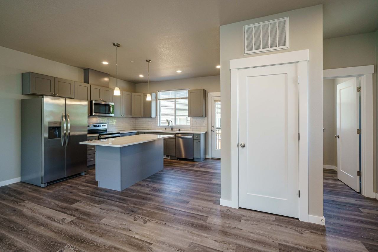 806 Nw 7th Ave - Photo 5 of 39