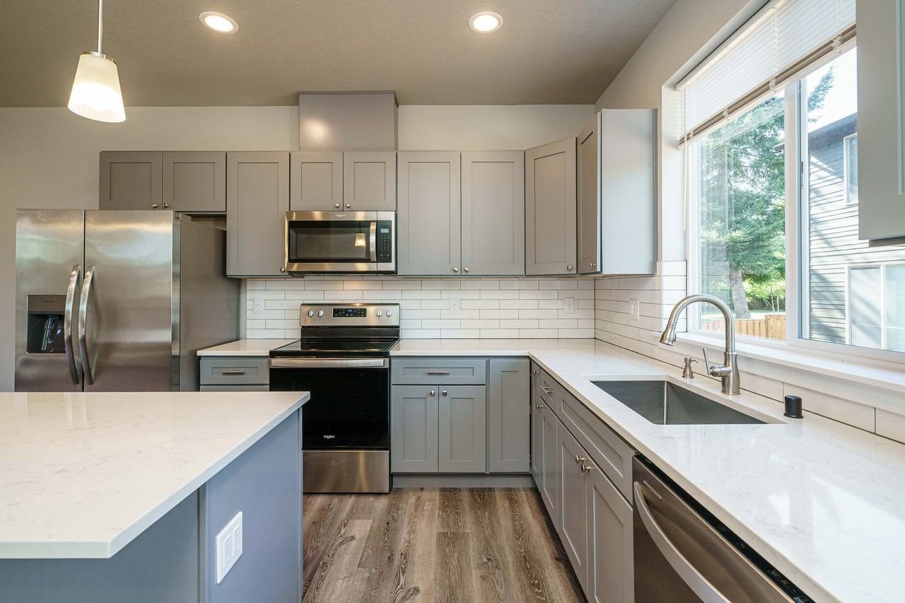 806 Nw 7th Ave - Photo 7 of 39