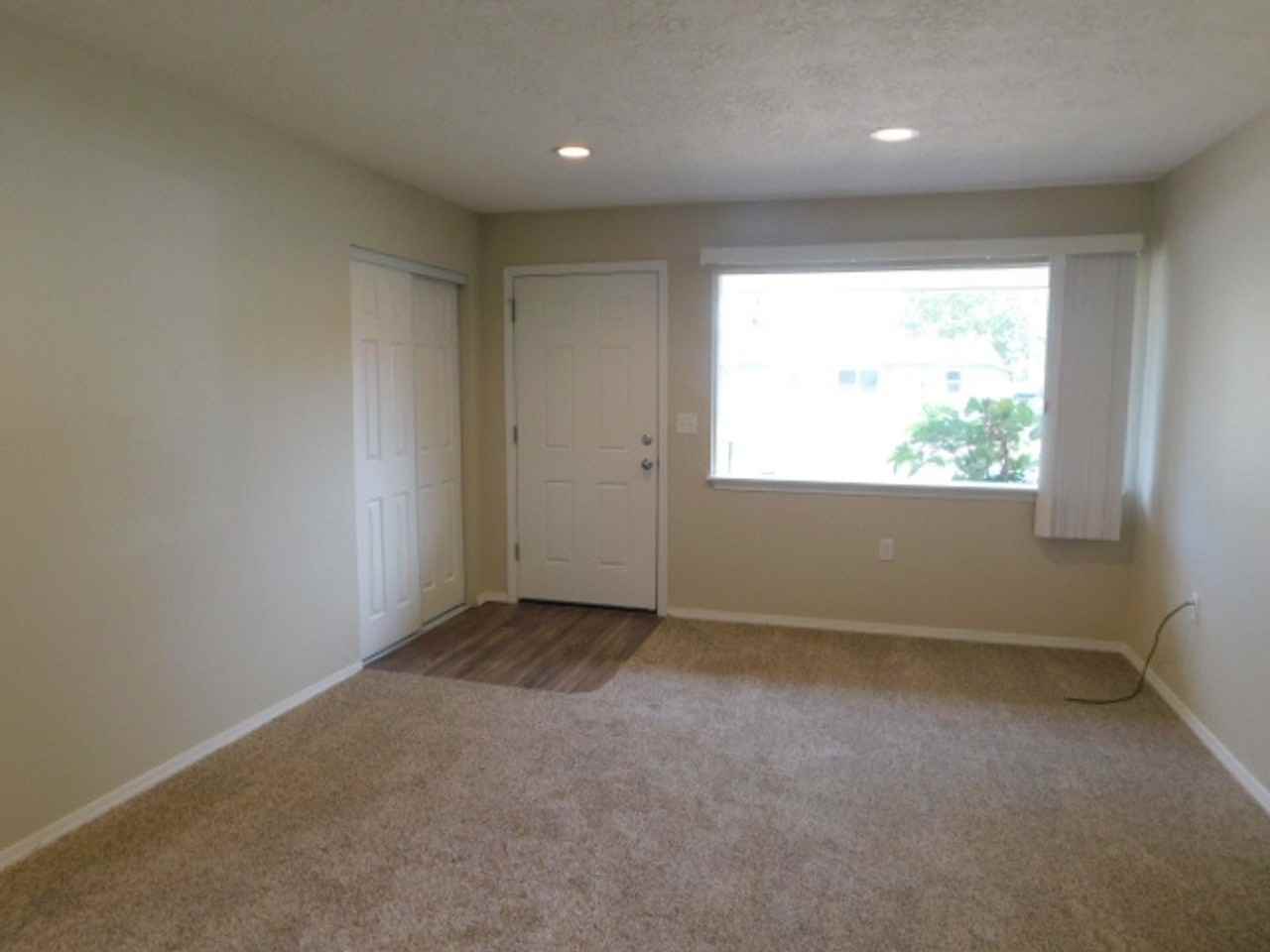 1720 Hines St Se - Photo 2 of 11