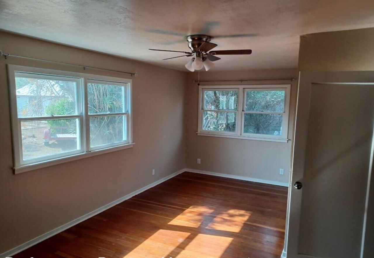 324 Adams St - Photo 3 of 5