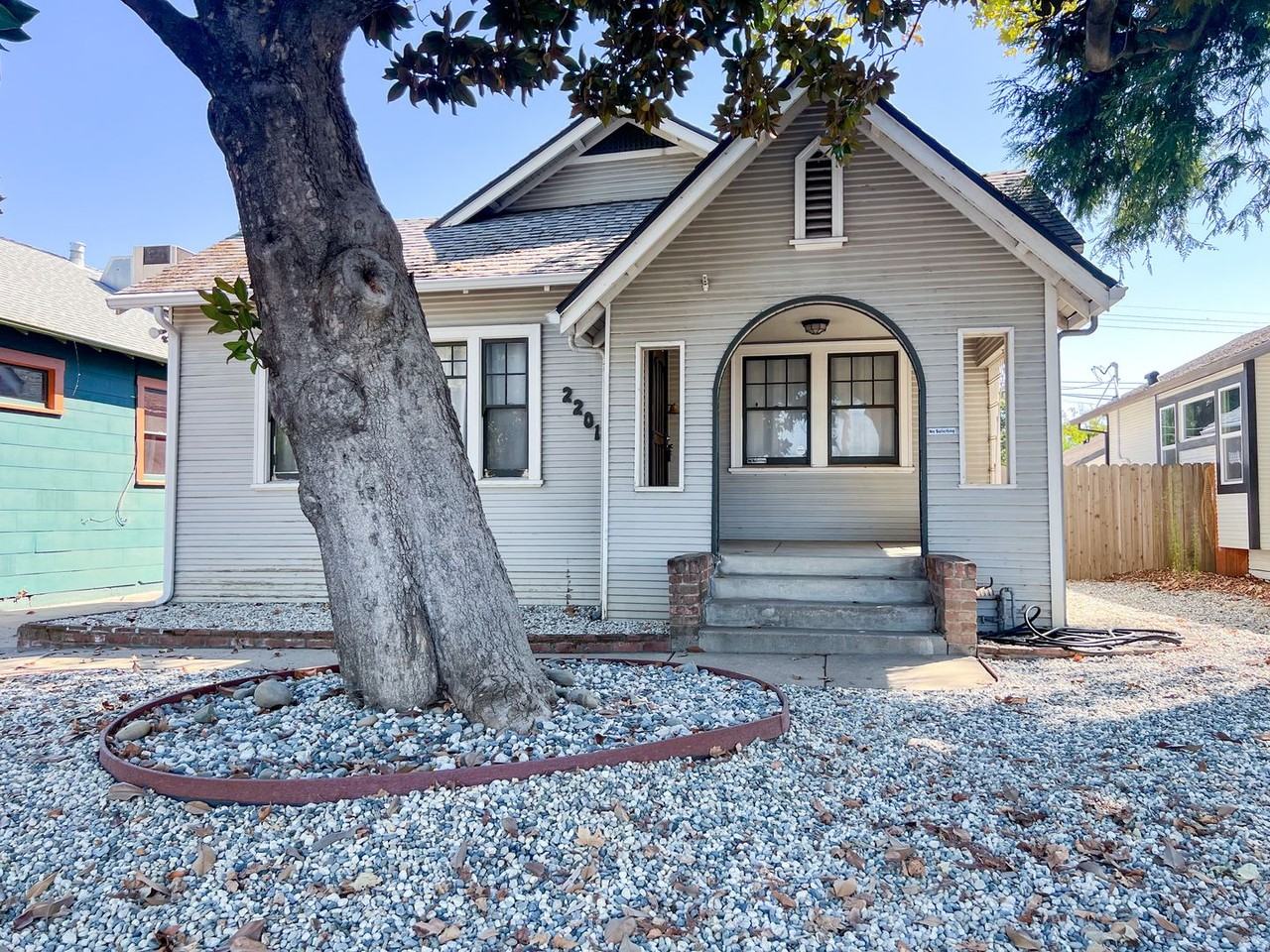 2201 36th St - Photo 2 of 42