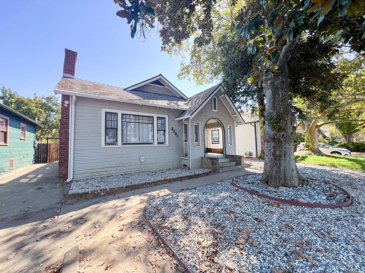 2201 36th St - Photo 3 of 42