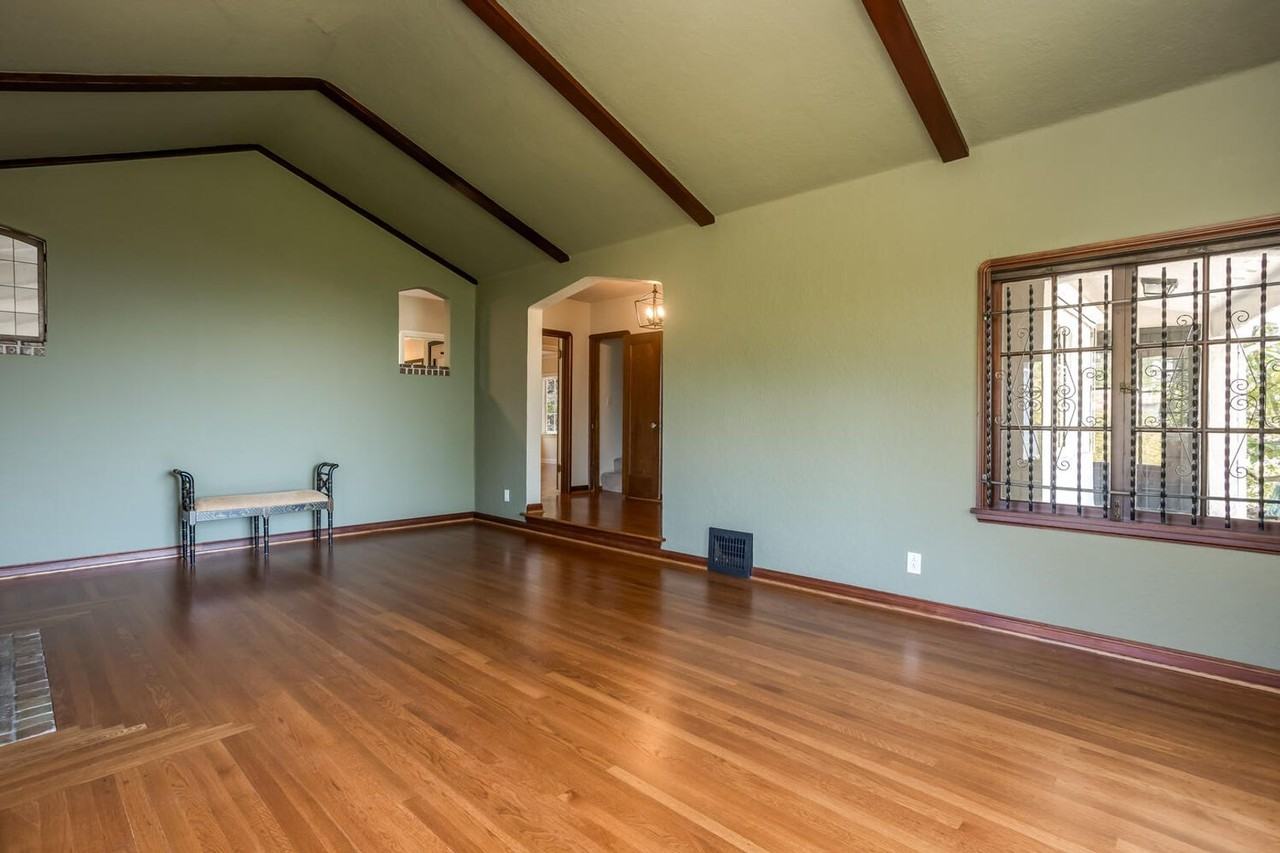 15766 Highland Dr - Photo 4 of 32