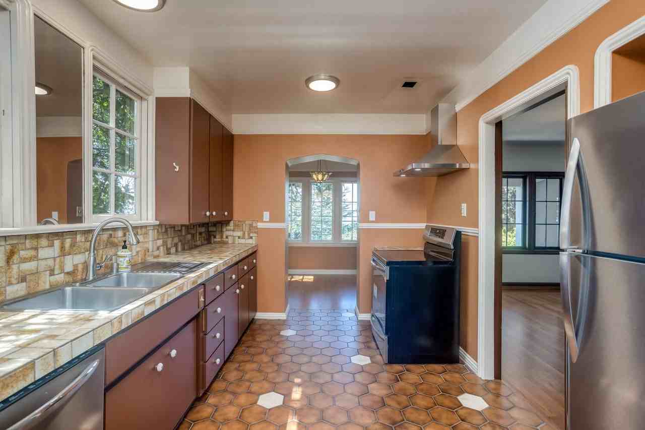 15766 Highland Dr - Photo 5 of 32
