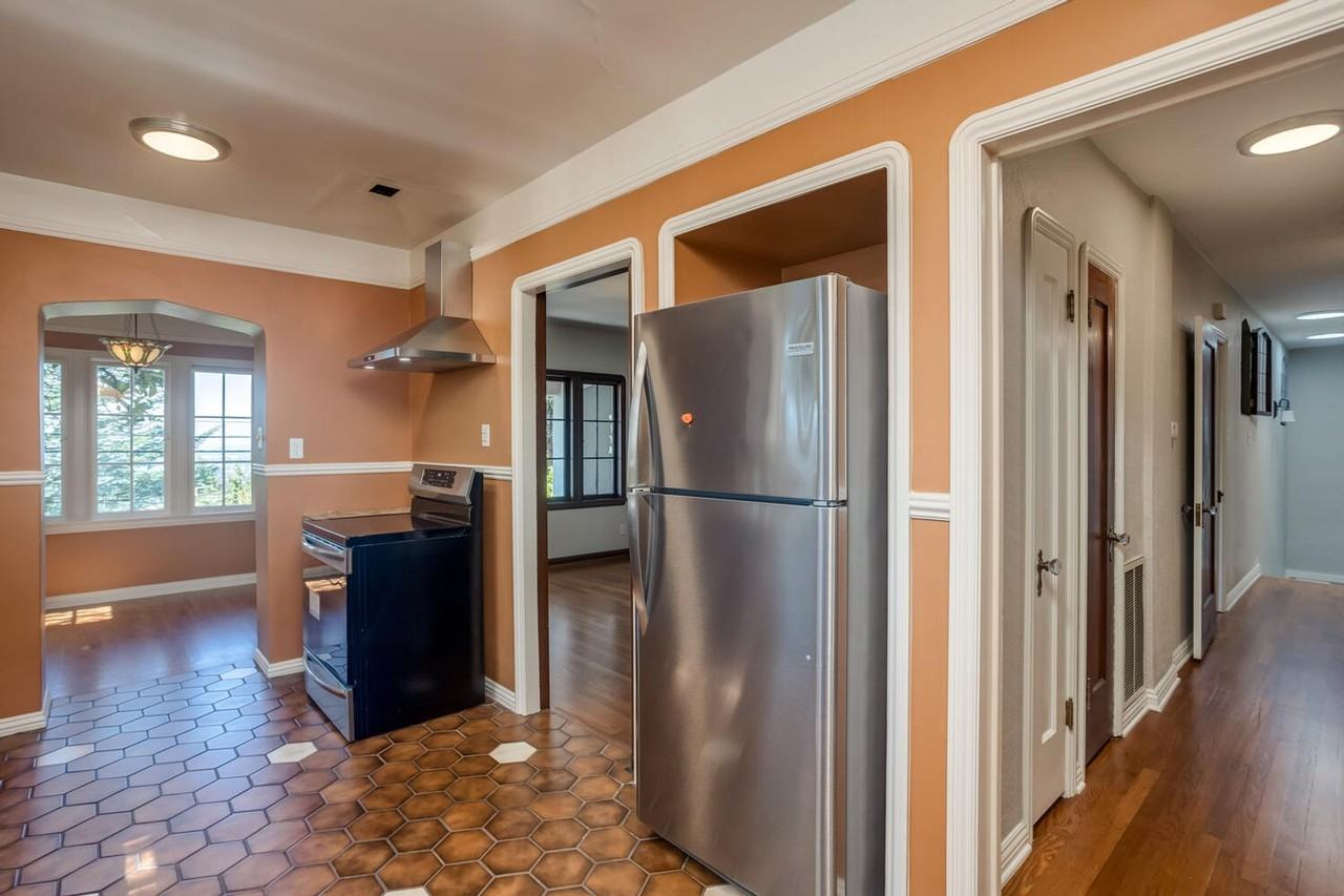 15766 Highland Dr - Photo 6 of 32