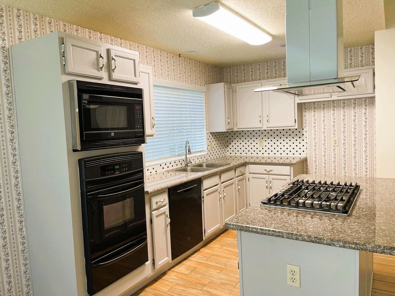 107 S Village Knoll Cir - Photo 4 of 36