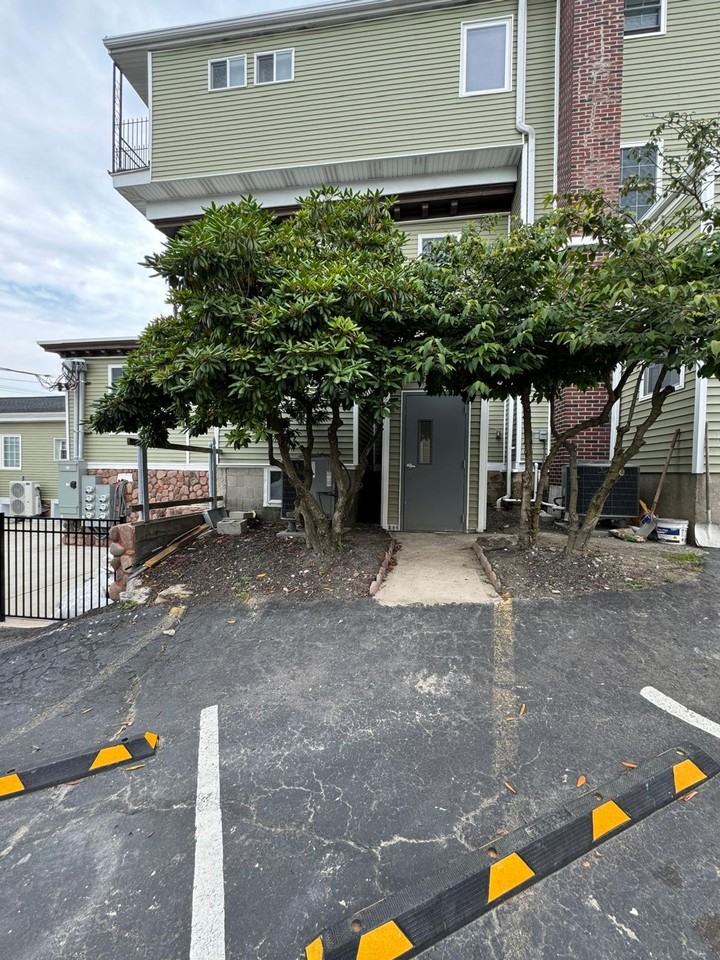 Broad Street Apartments - Photo 2 of 9